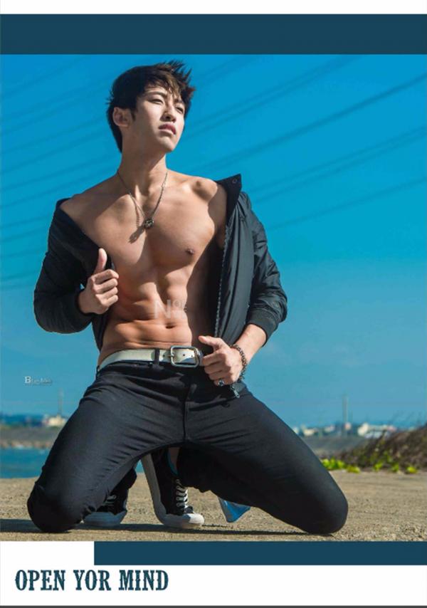 Whoseman-4-明星教練男丁格爾-芬達-全裸非全見寫真書